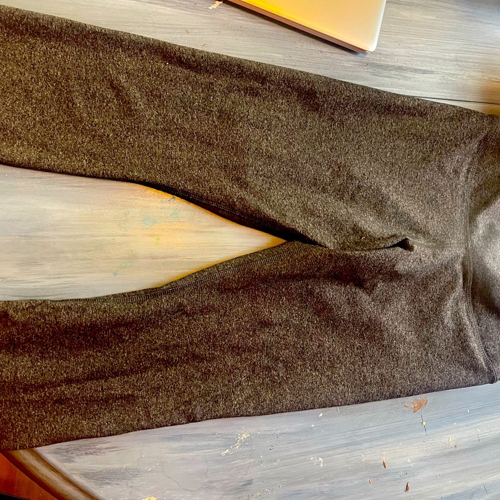 Nike small 3/4 gym leggings small